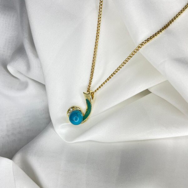 Golden Pendant Necklace - Image 2