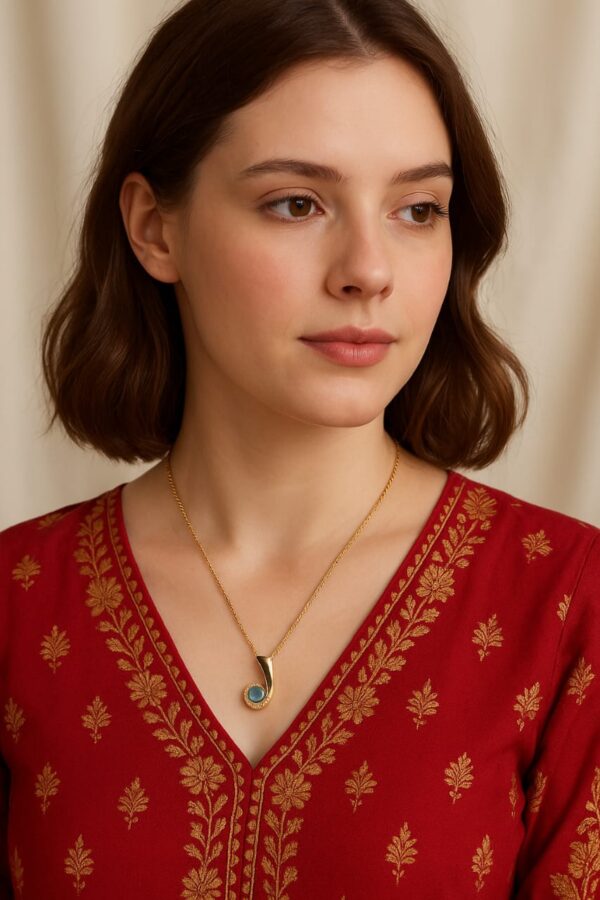 Golden Pendant Necklace - Image 3