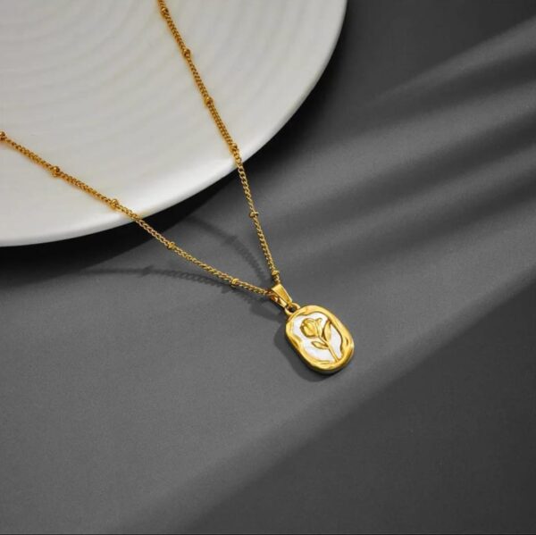 Floral Pendant Necklace